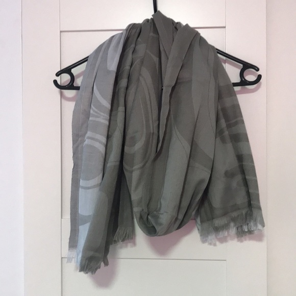 Raven design scarf/shawls - Picture 8 of 9